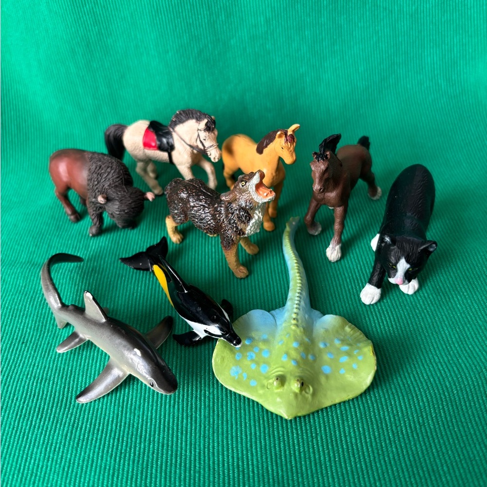 Safari ltd Animals Wolf Horse Cat Shark Buffalo Stintray zoo wildlife figure lot